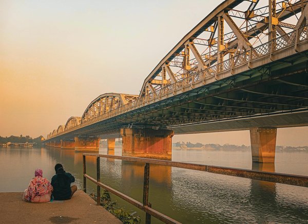 What are the most picturesque walking trails in the Peak District for nature lovers?